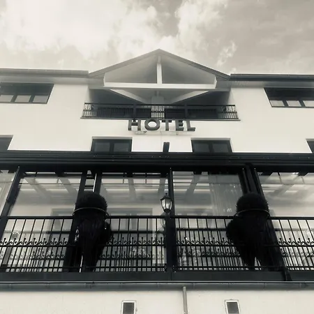 Hotel Pommerloch מלון 3*